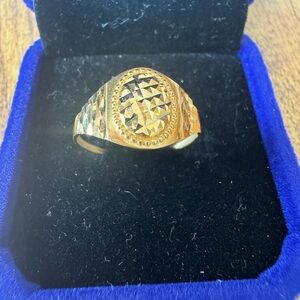 18k Elegant Gold Dia Cut Men  Ring sz 9 1.1 gram